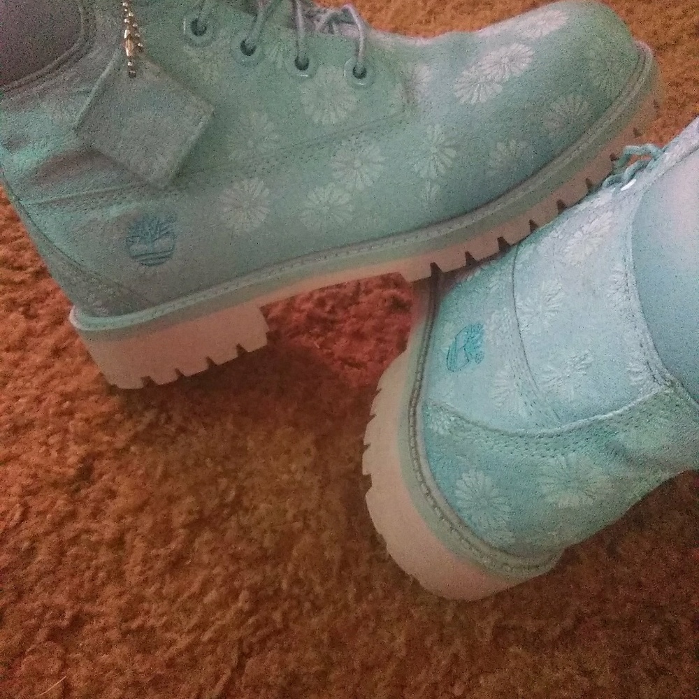 Shoes - Picture 5 of 8
